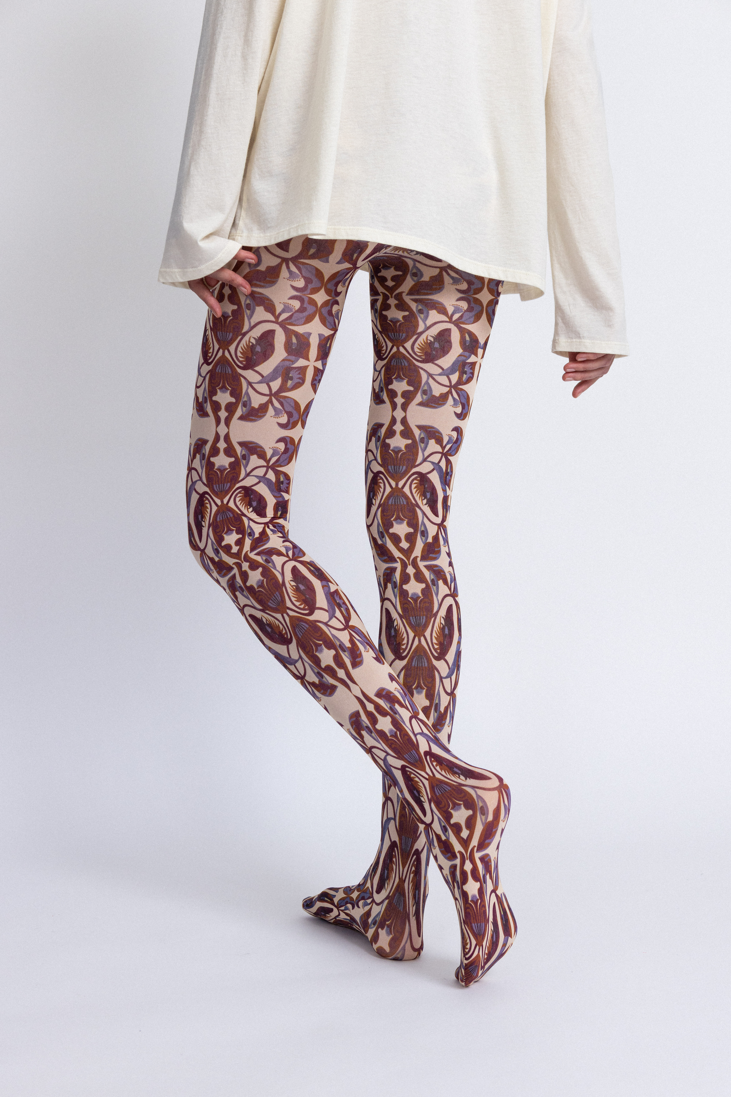 IVY STOCKINGS IN CREAM