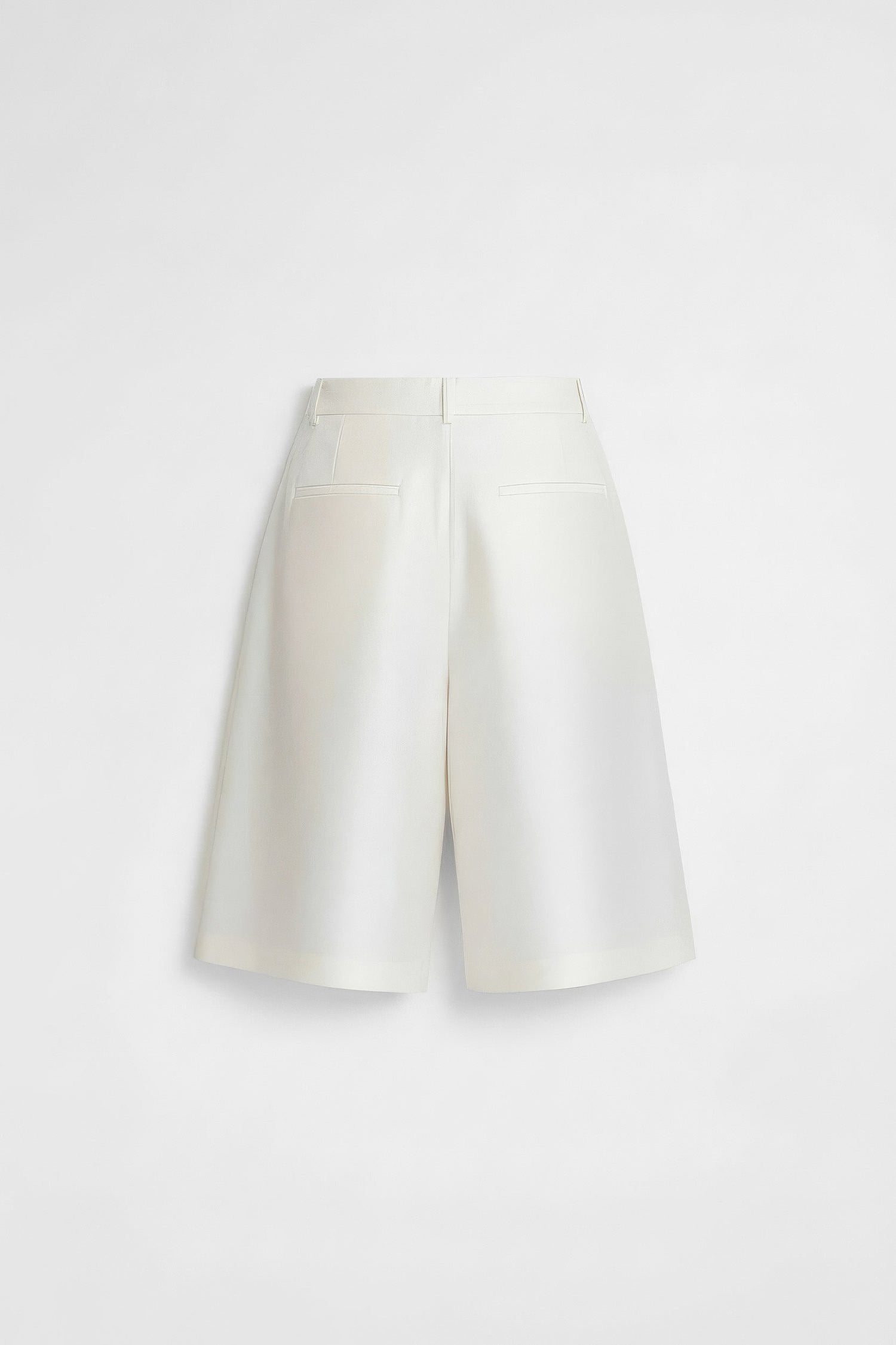 The Botanist’s Shorts in Starlight White