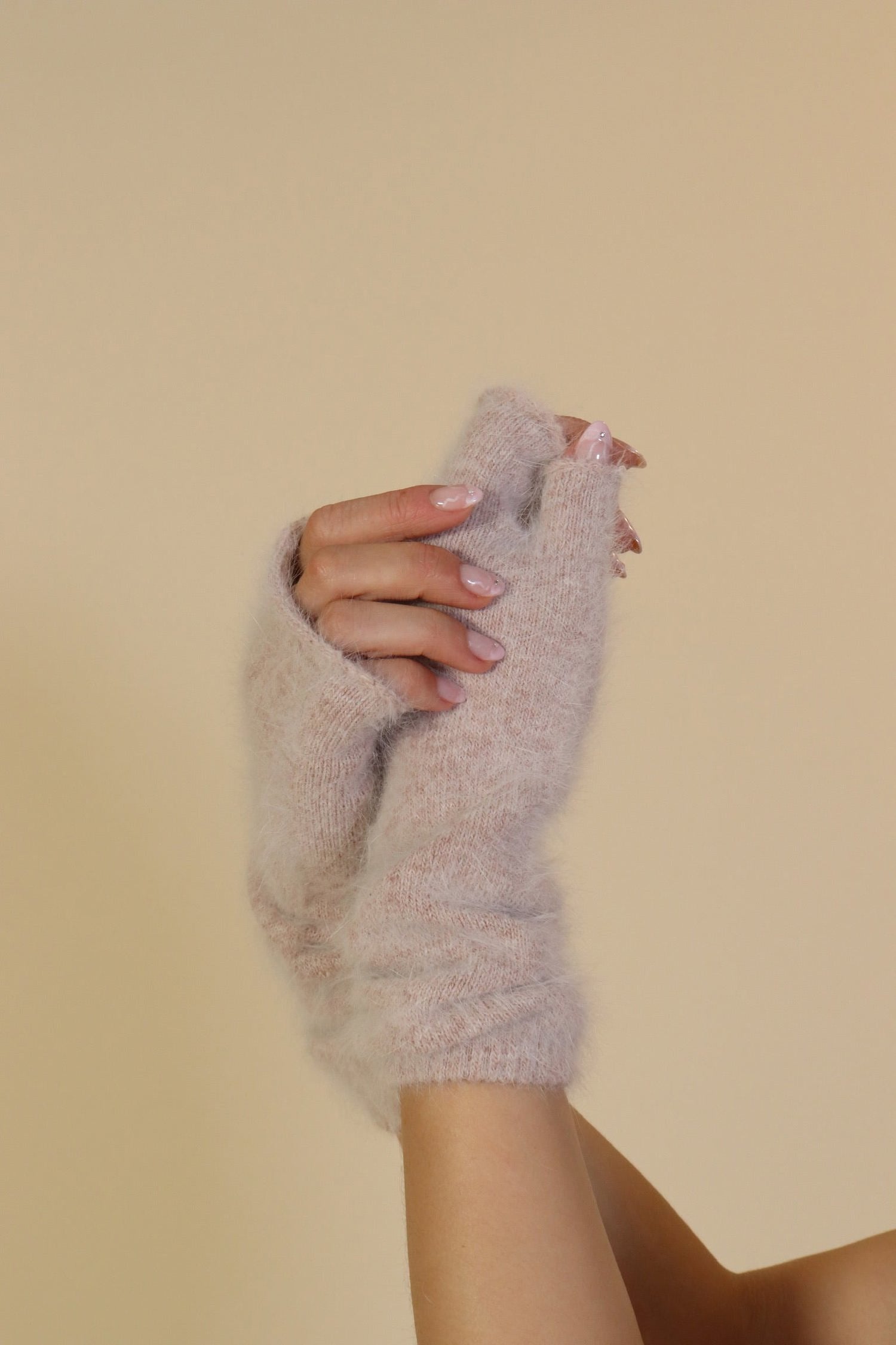Haze Furry Fingerless Arm Warmer in Beige