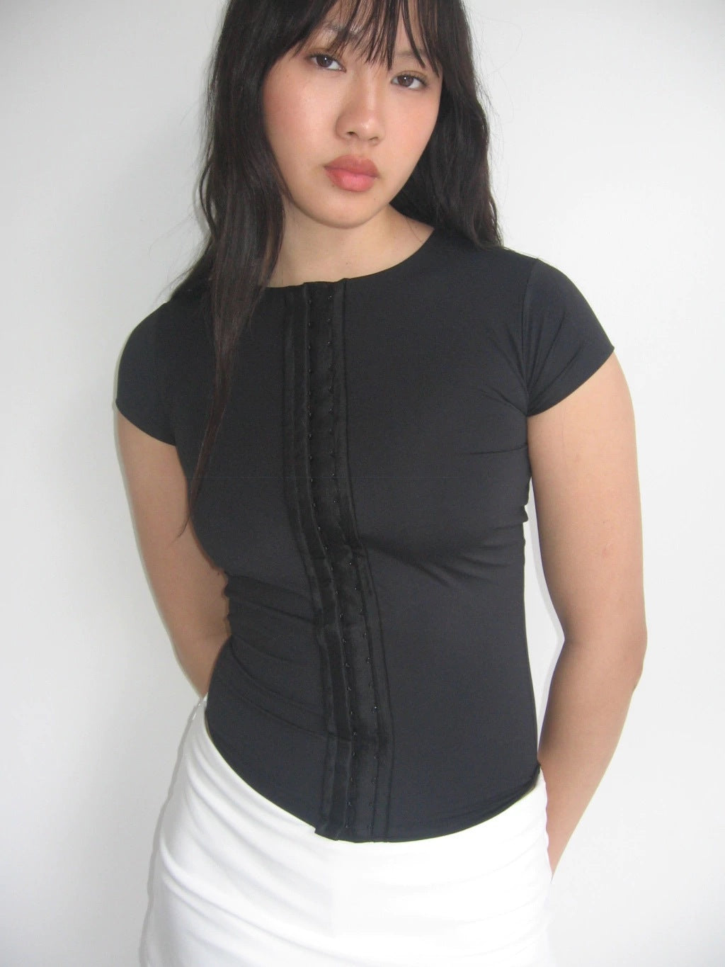 SHORT SLEEVE MULTI-HOOK TOP - BLACK