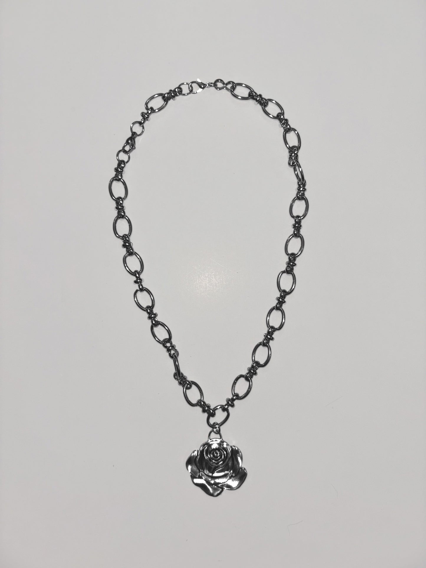 Roseus Necklace
