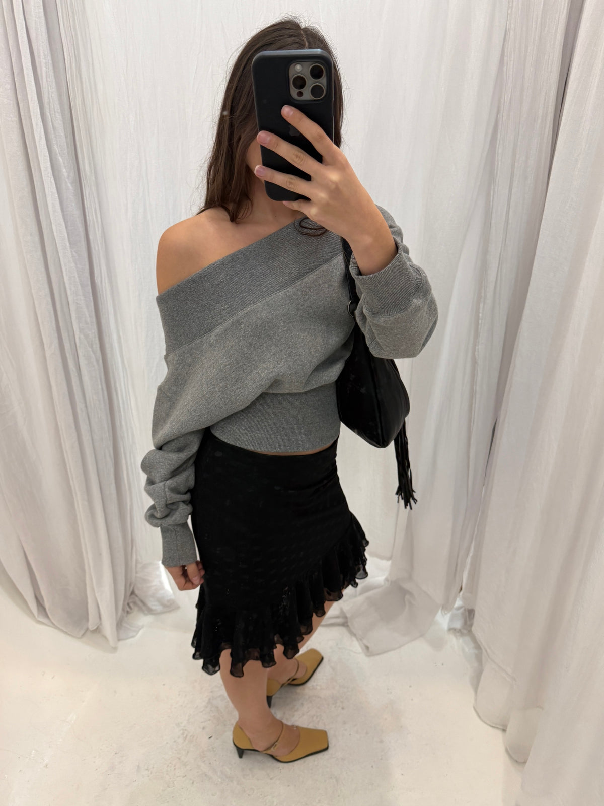 FITTED SWEATSHIRT