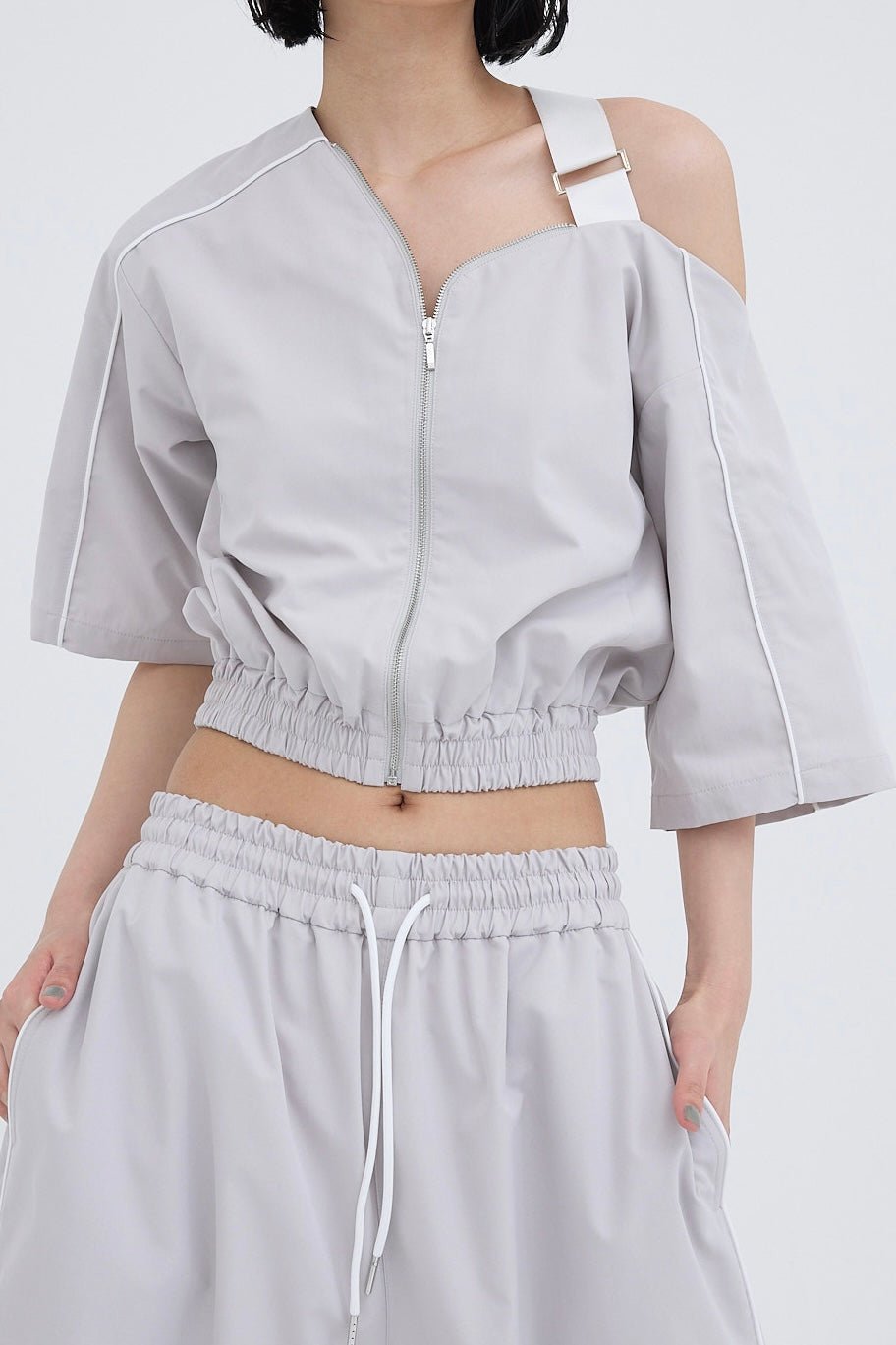 Contrast piping tops