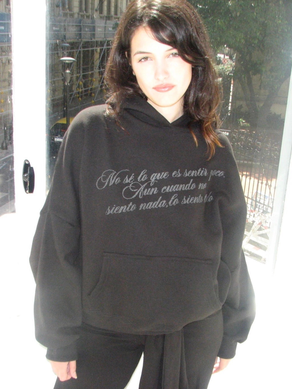 HOODIE "SENTIR POCO" OVERSIZE - BLACK