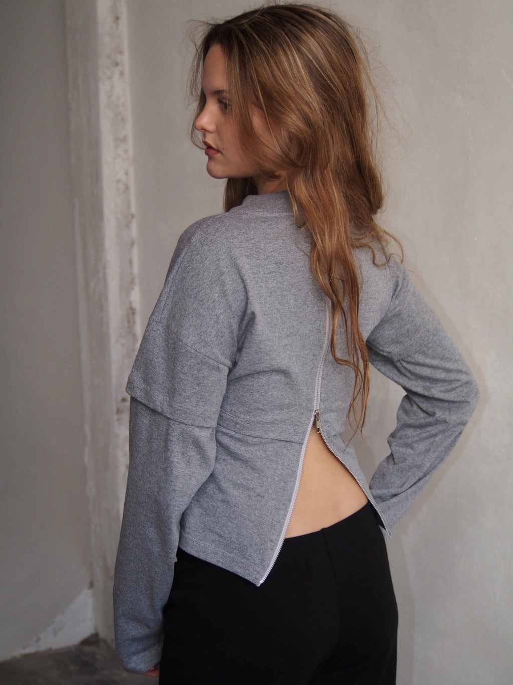 REMERA ZIP ON THE BACK - LONG SLEEVE - GREY