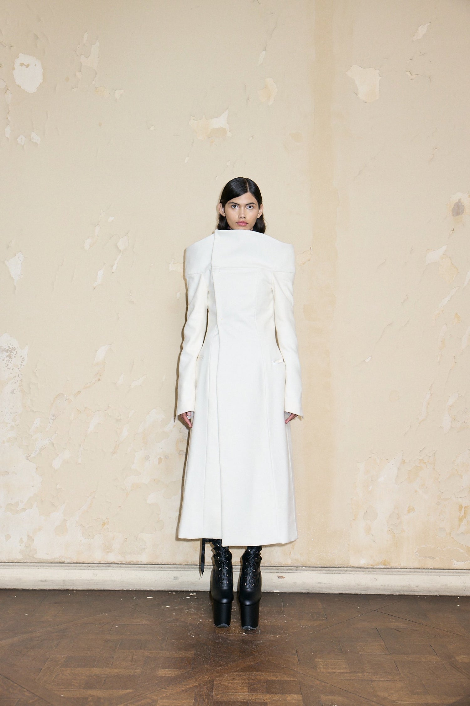 TRIUNVIRATO COAT OFF WHITE