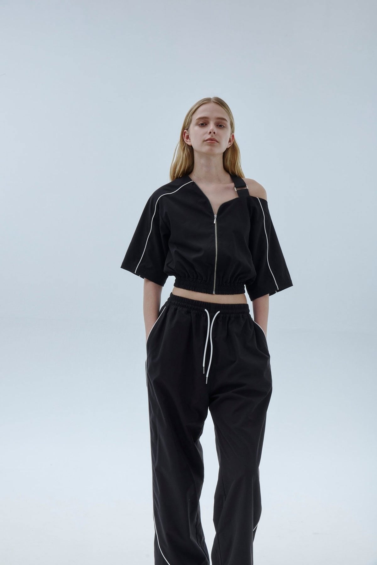Contrast piping tops