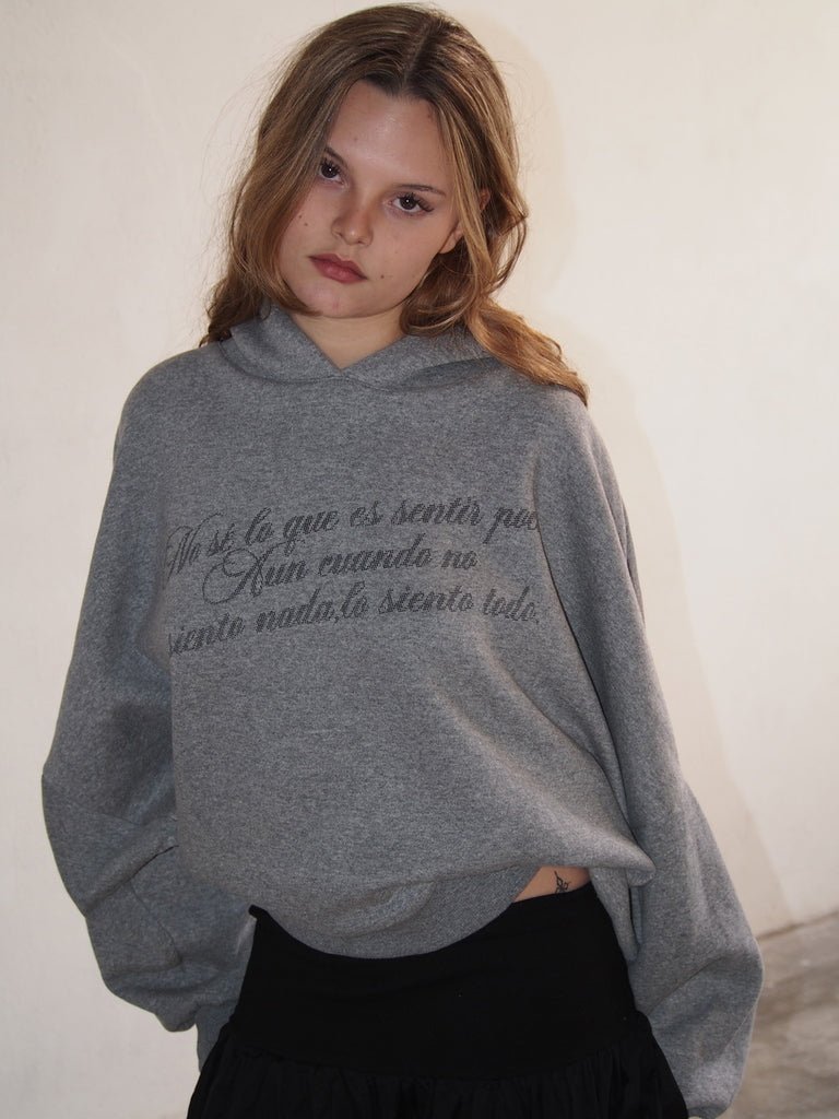 HOODIE "SENTIR POCO" FITTED - GREY