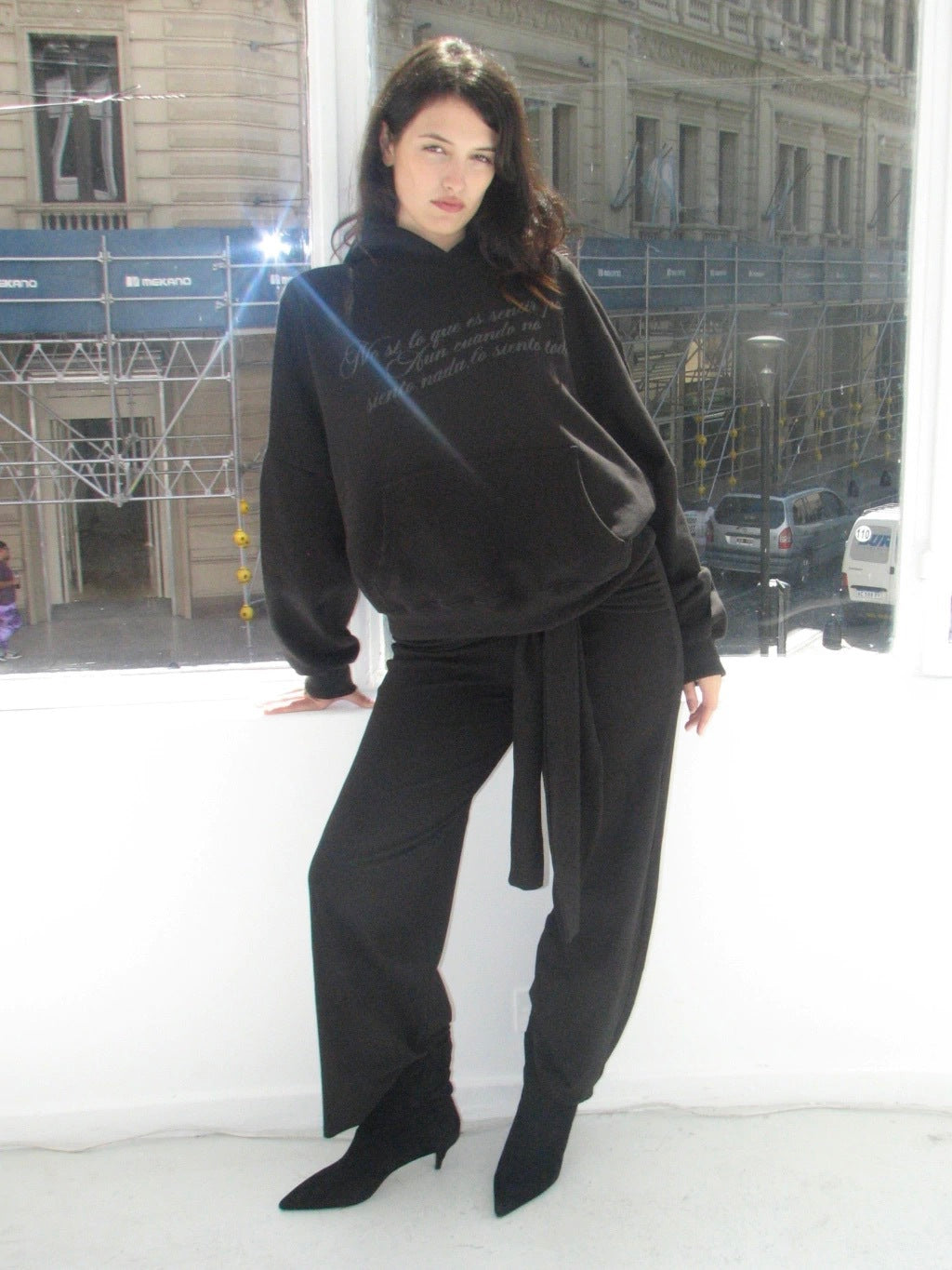 HOODIE "SENTIR POCO" OVERSIZE - BLACK