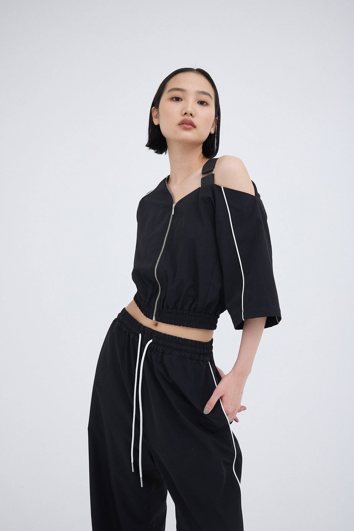 Contrast piping tops