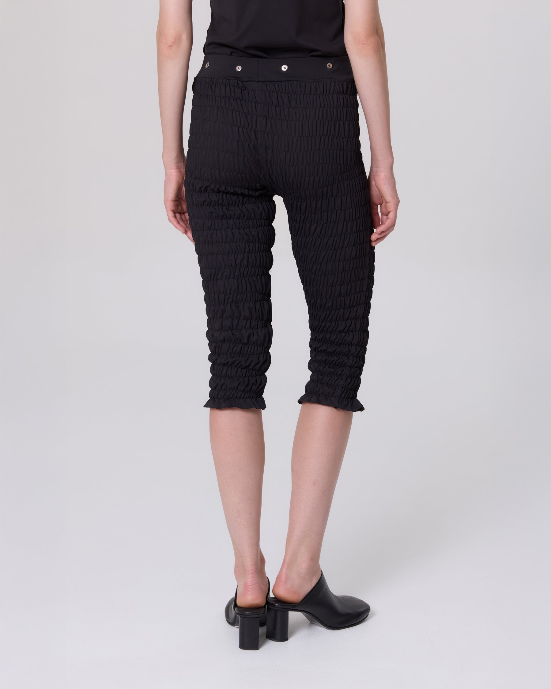 TORIO black capri