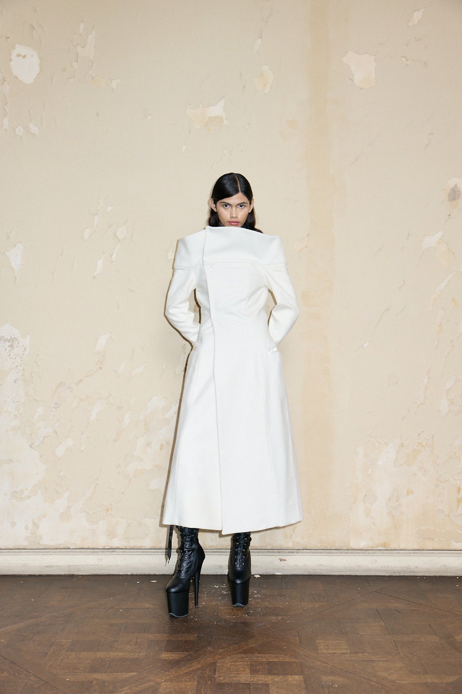 TRIUNVIRATO COAT OFF WHITE