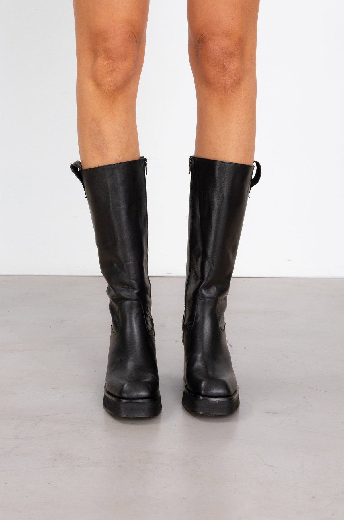 Chubut Black Leather