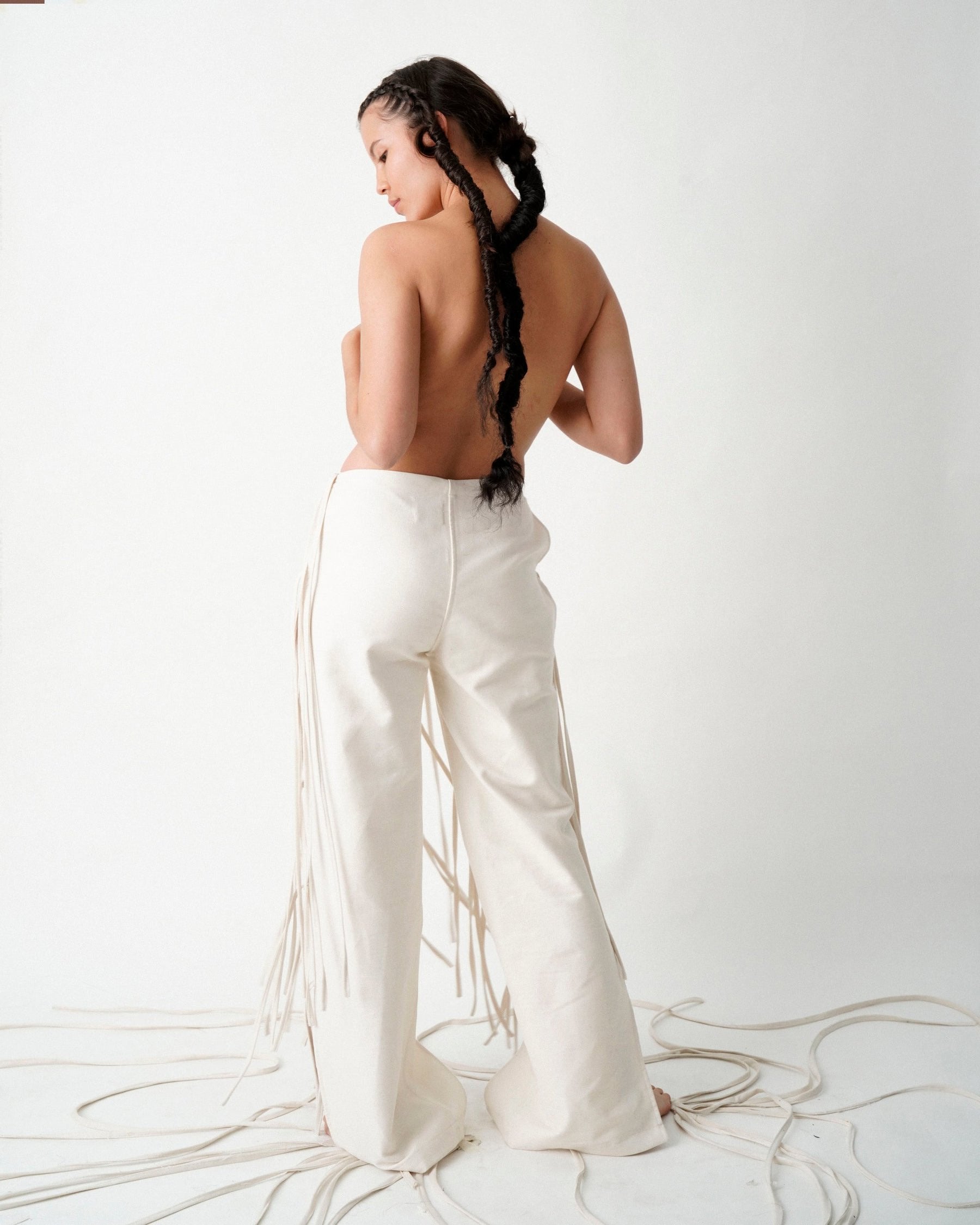 pantalón tiras largas, nudos y secretos