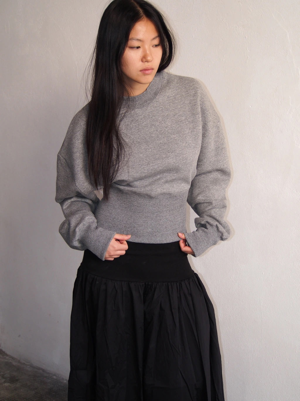 CREW FITTED SWEATSHIRT - GREY