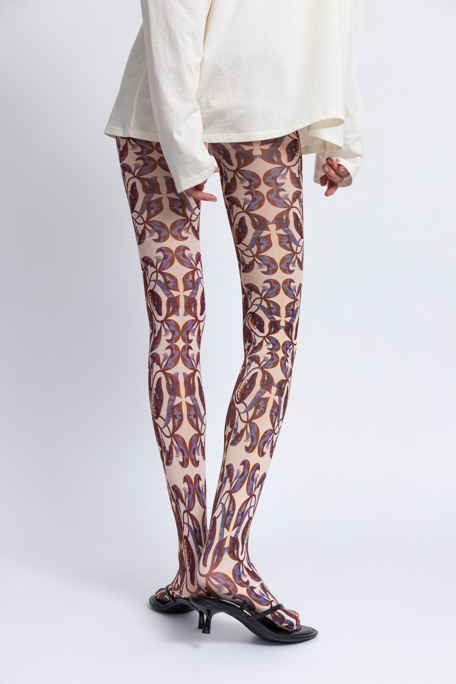 IVY STOCKINGS IN CREAM