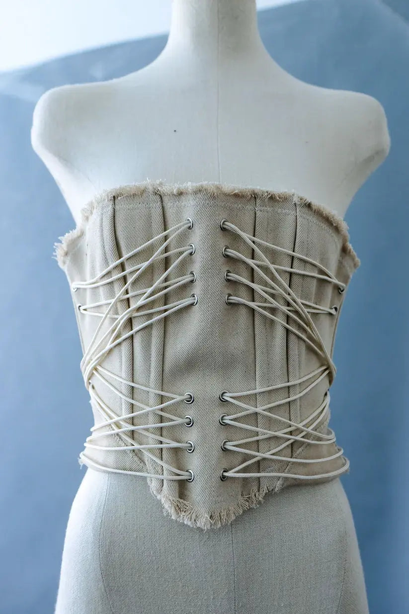 Scroll-like corset