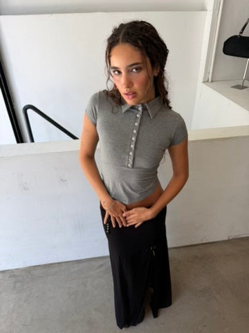 POLO FITTED TOP WITH MULTIPLE BUTTONS - GREY