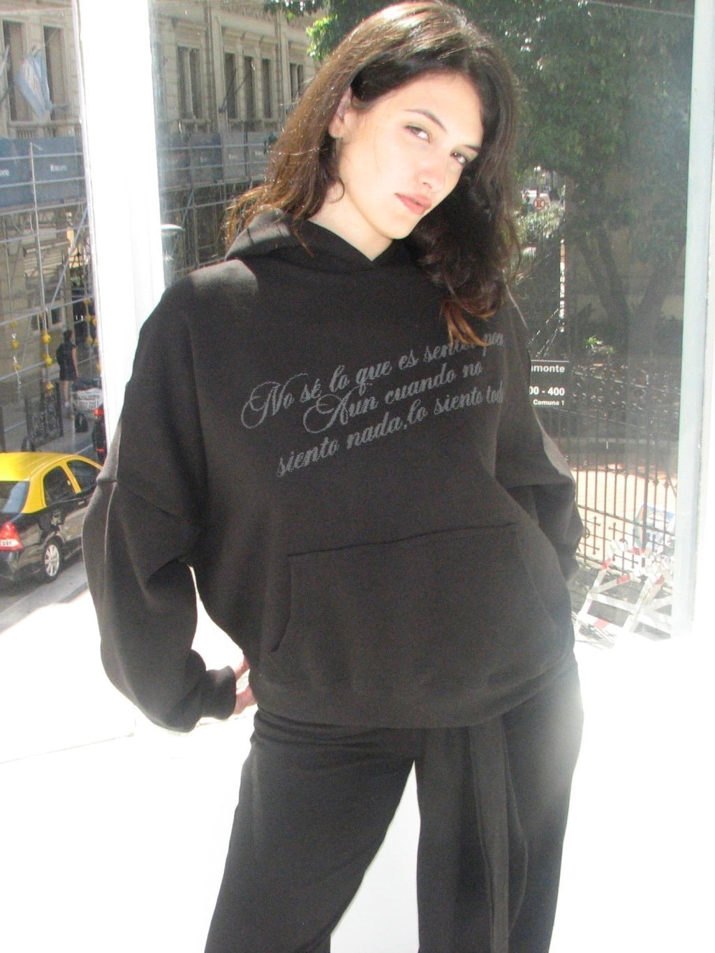 HOODIE "SENTIR POCO" OVERSIZE - BLACK