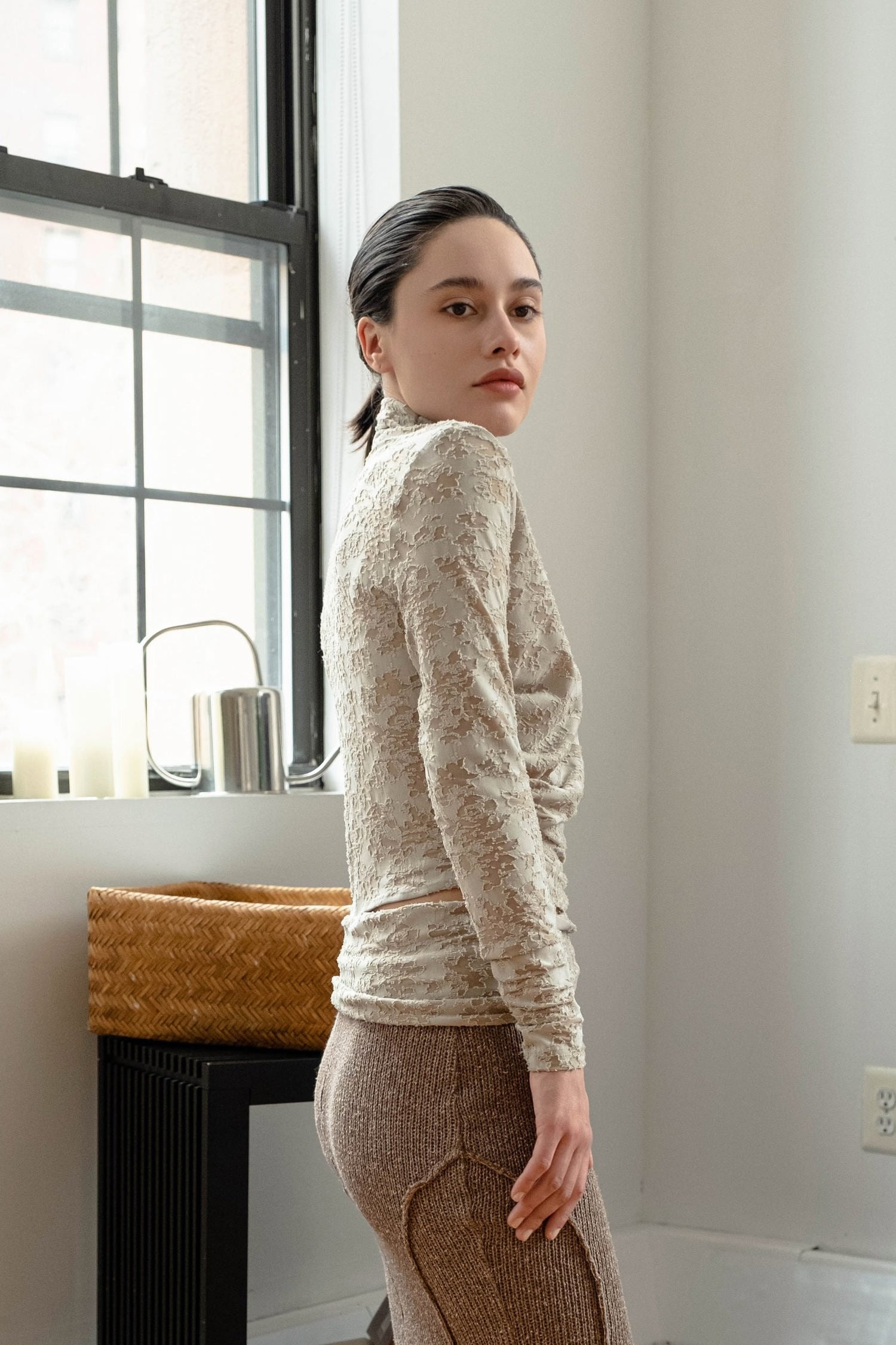 MOONLIGHT TOP IN FLORAL GREY