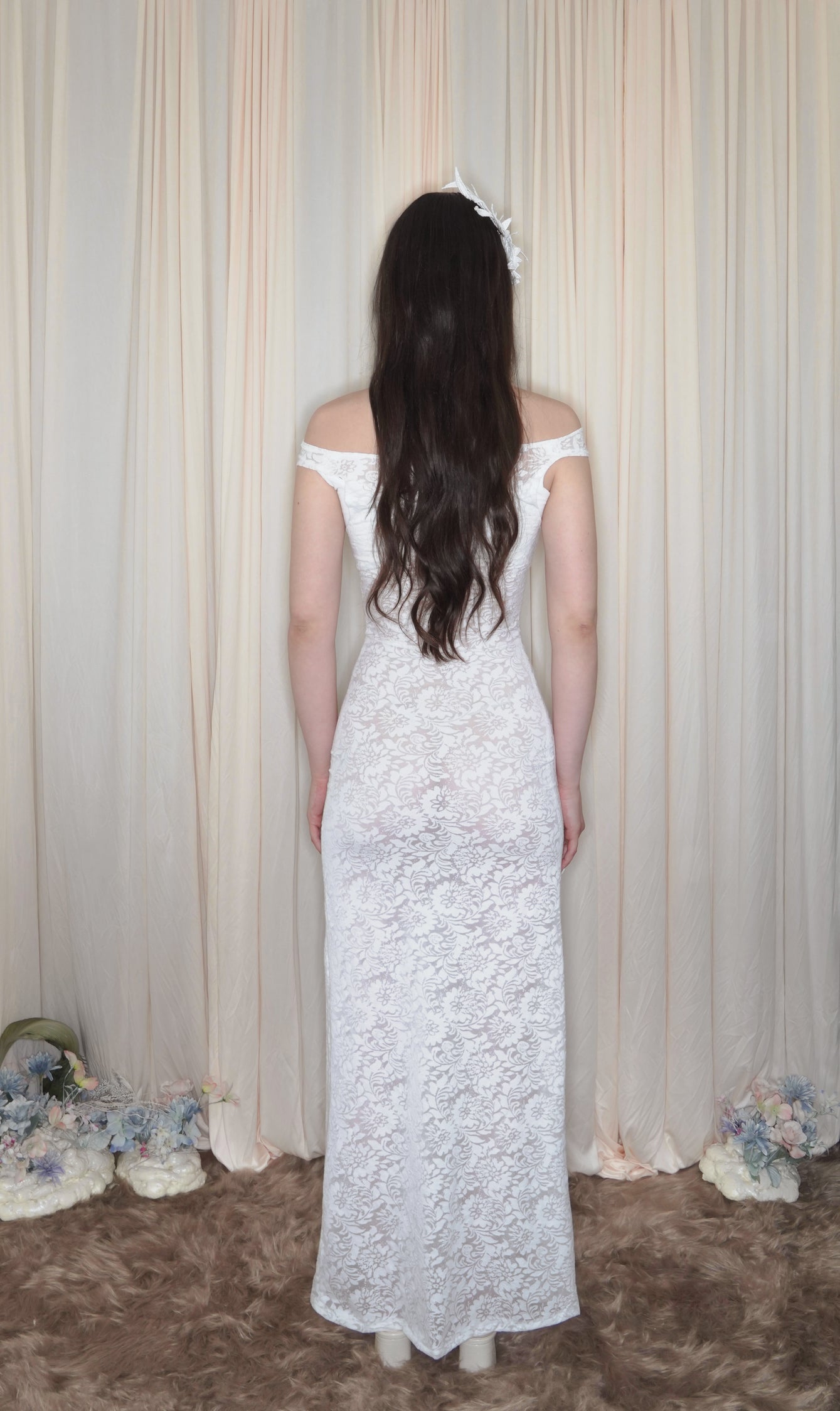ENDLESS AMOUR LACE GOWN