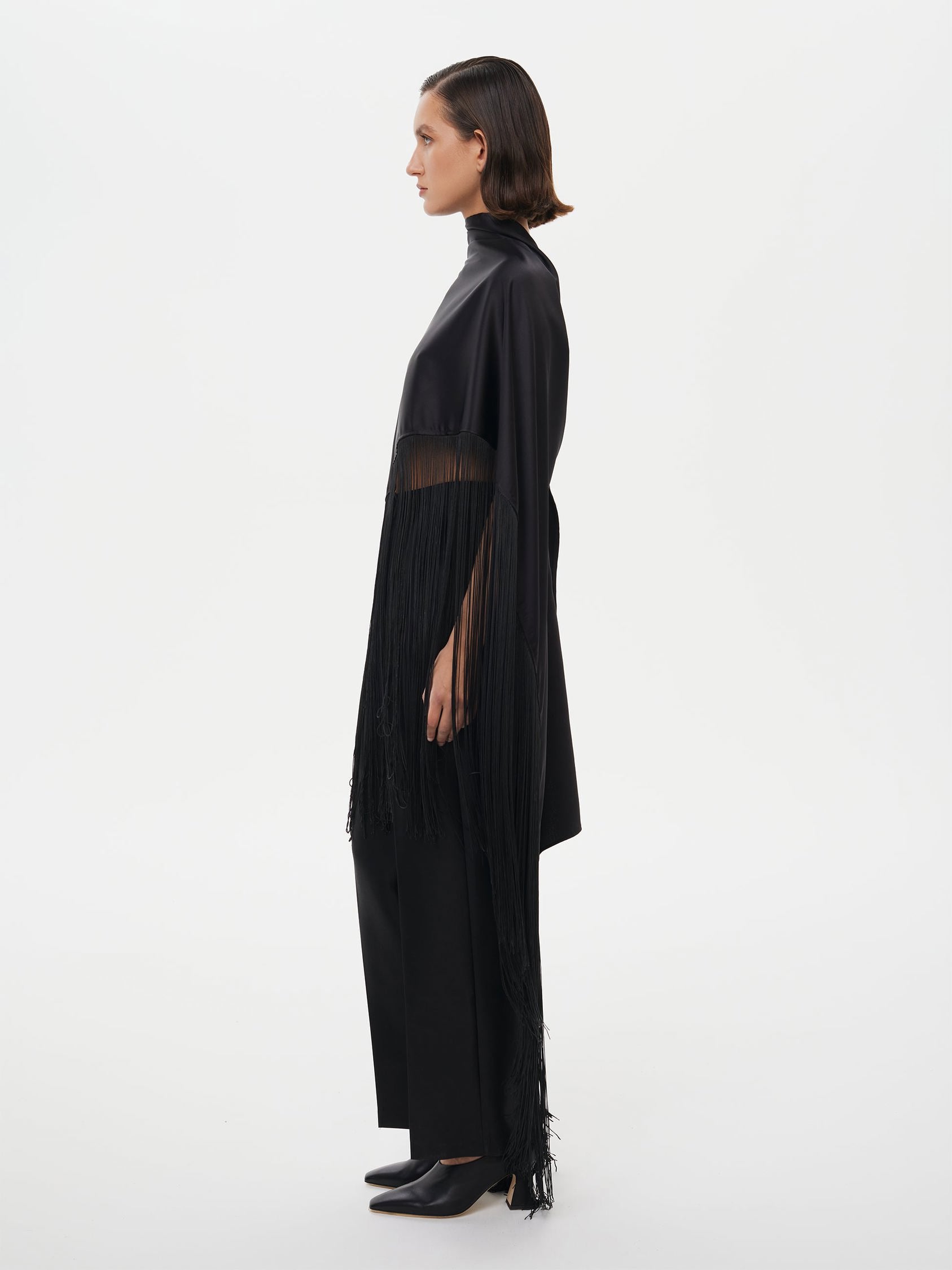 Wild Willow Party Cape in Black