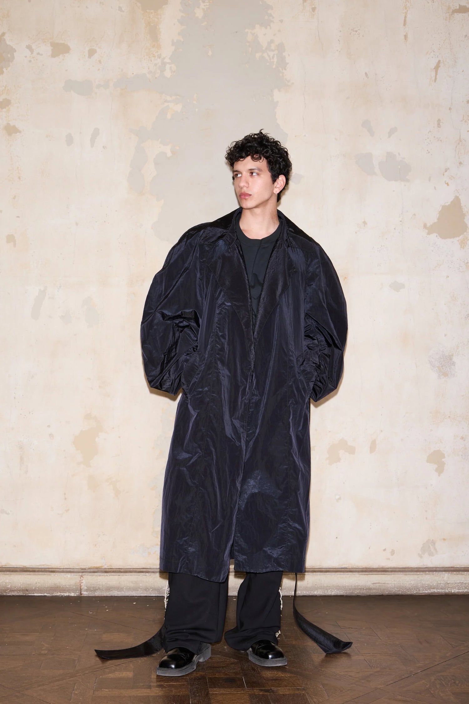 TEMPLE TRENCH BLACK