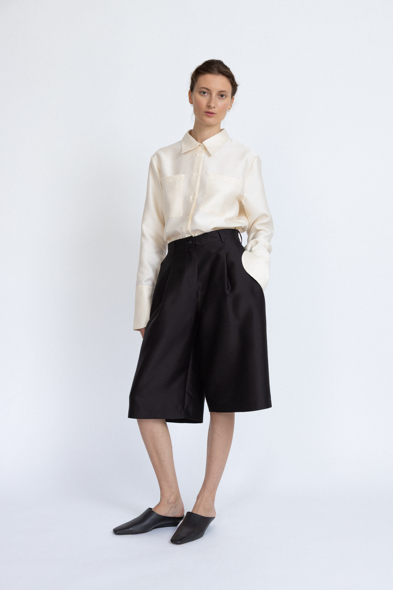 UNIFORM SHORTS IN BLACK