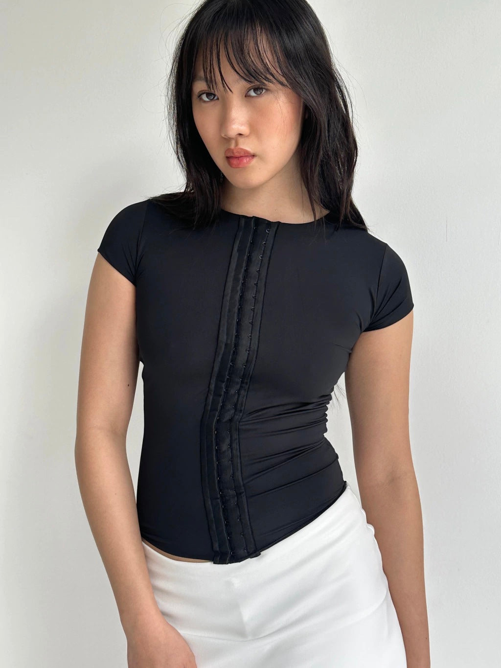 SHORT SLEEVE MULTI-HOOK TOP - BLACK