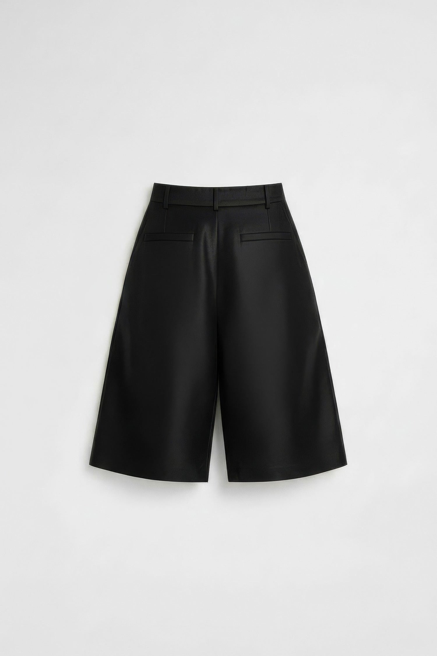 UNIFORM SHORTS IN BLACK
