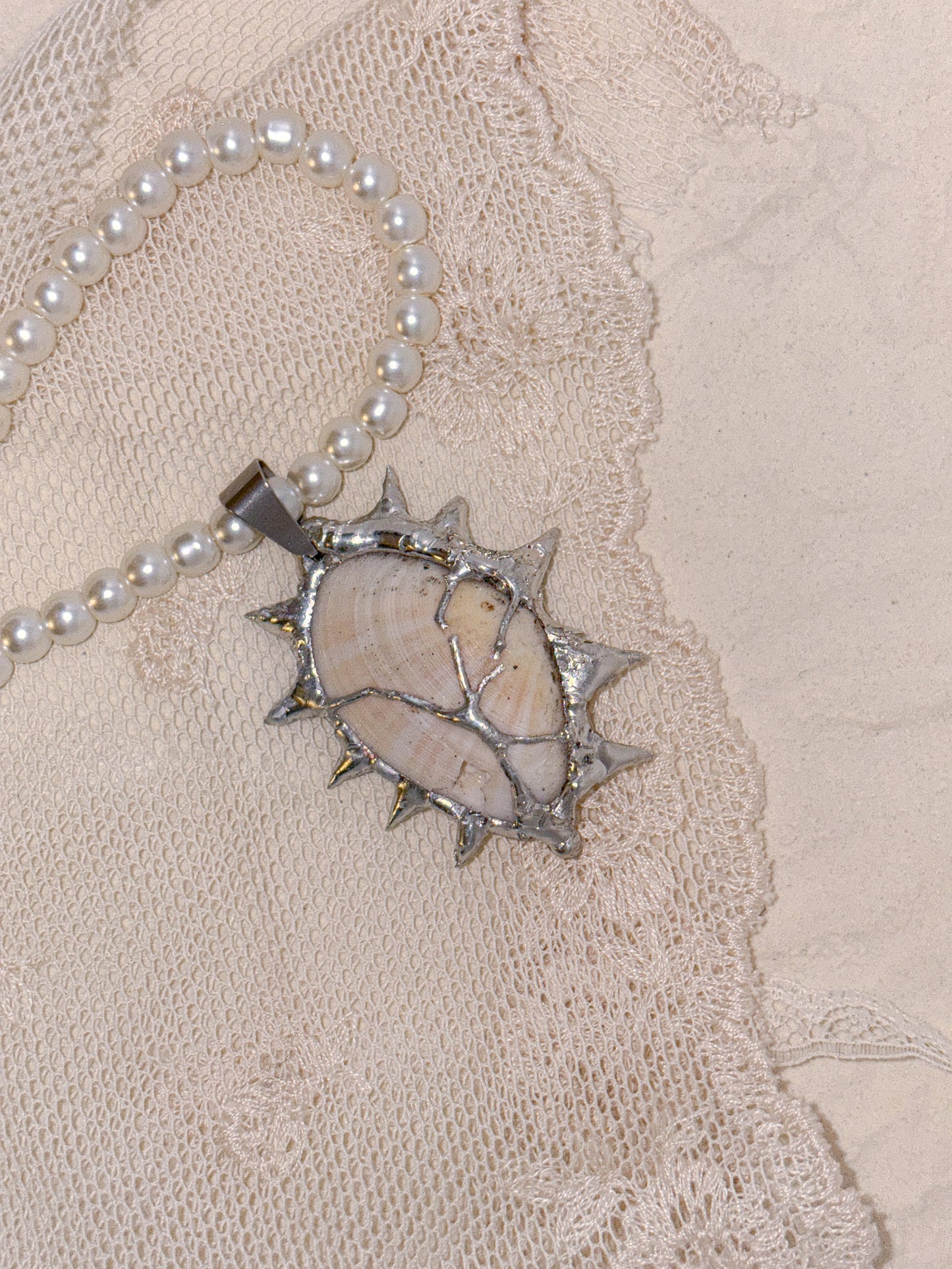 SEA CREATURES NECKLACE IX *SHELL IMPERFECTION
