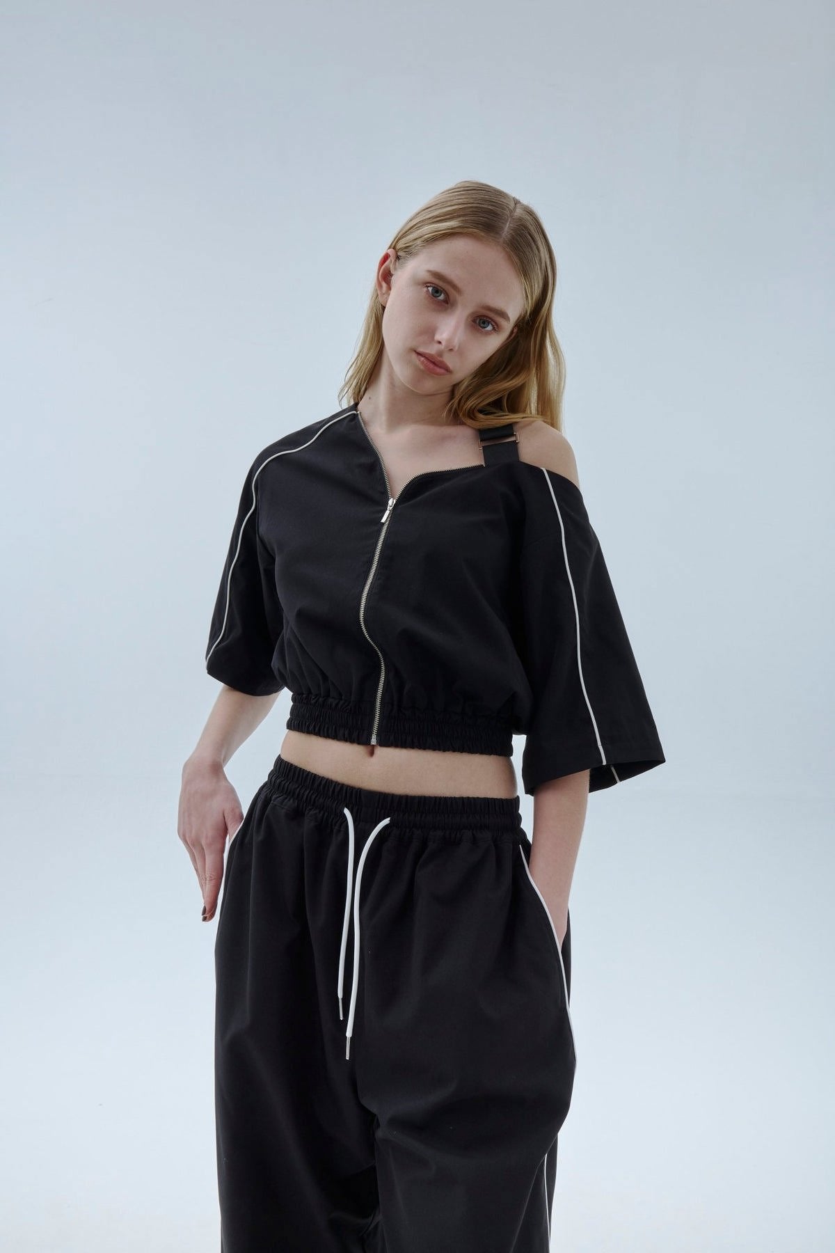 Contrast piping tops