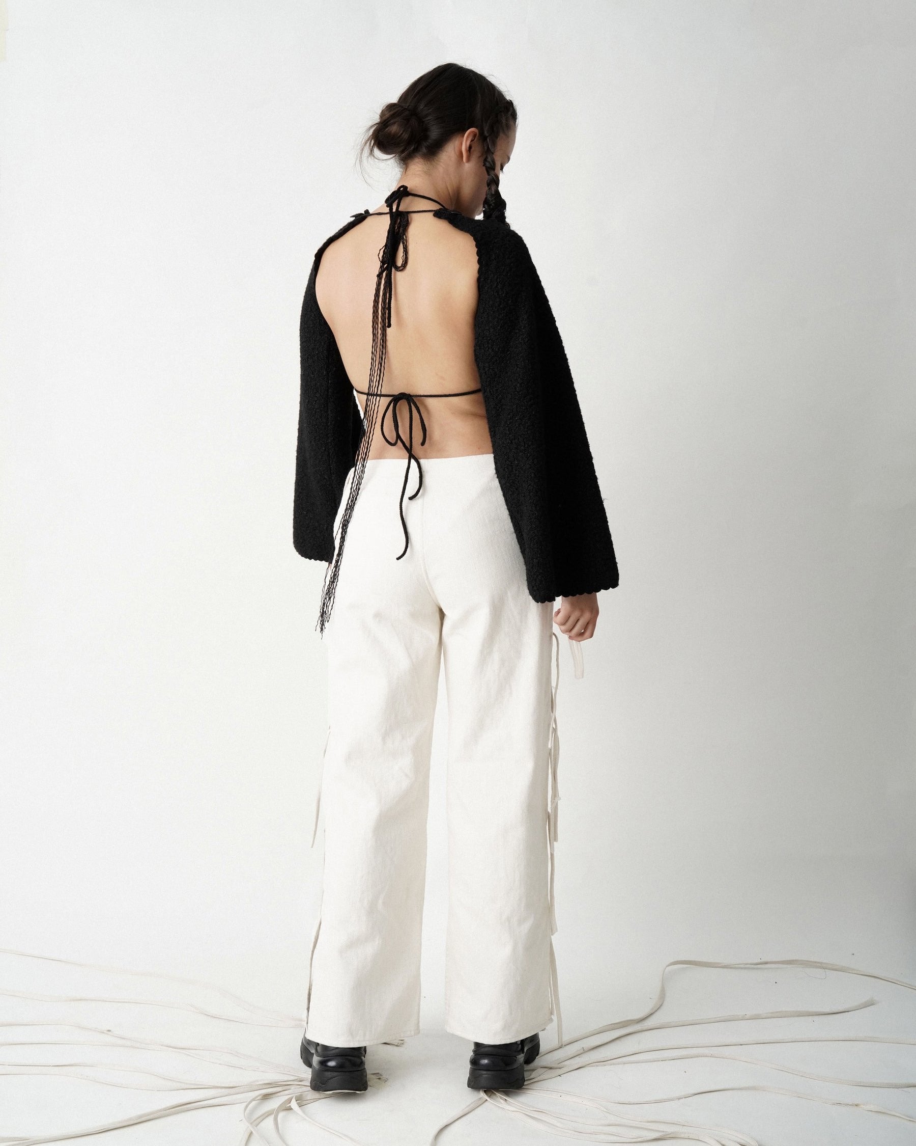 pantalón tiras cortas, nudos y secretos