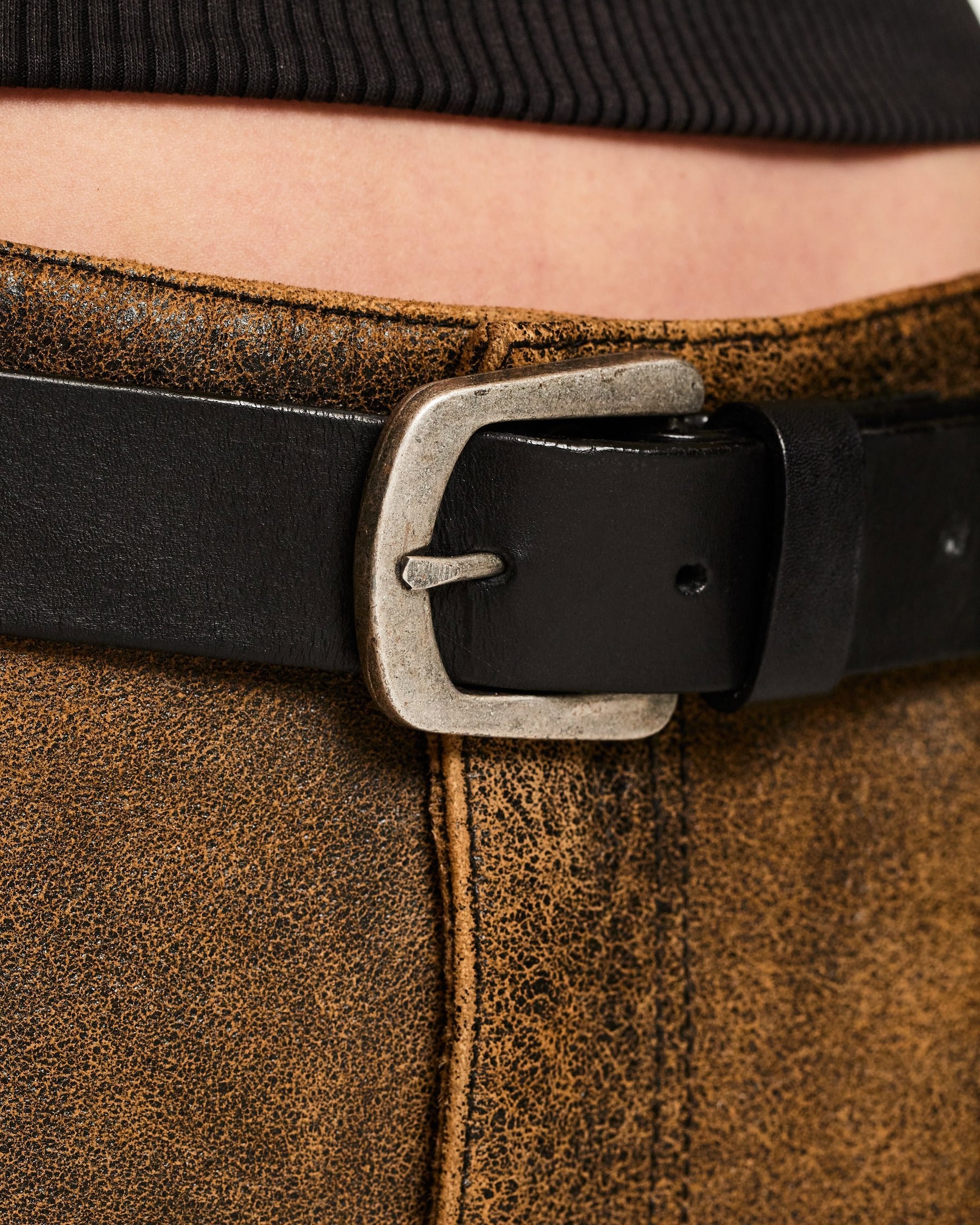 Matte Buckle Leather Belt