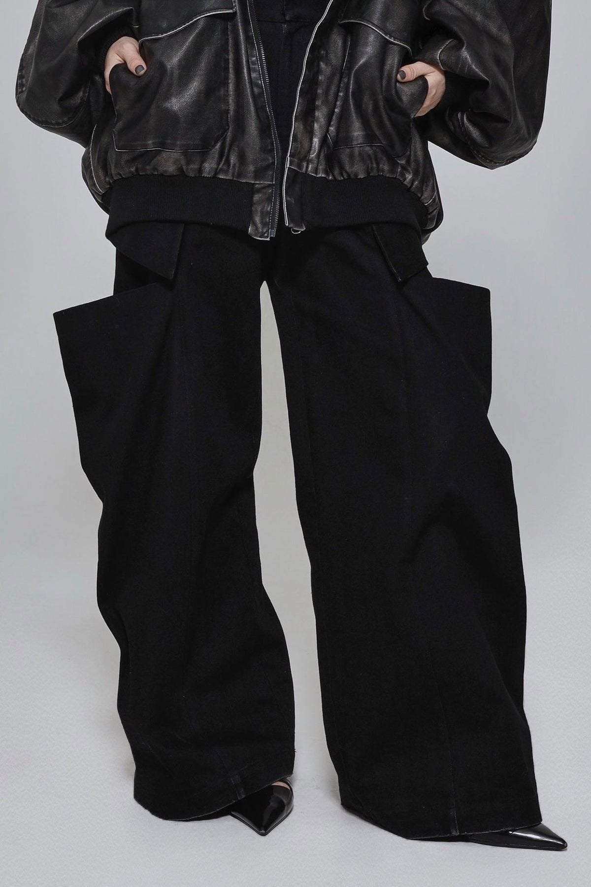 Bold pocket cargo