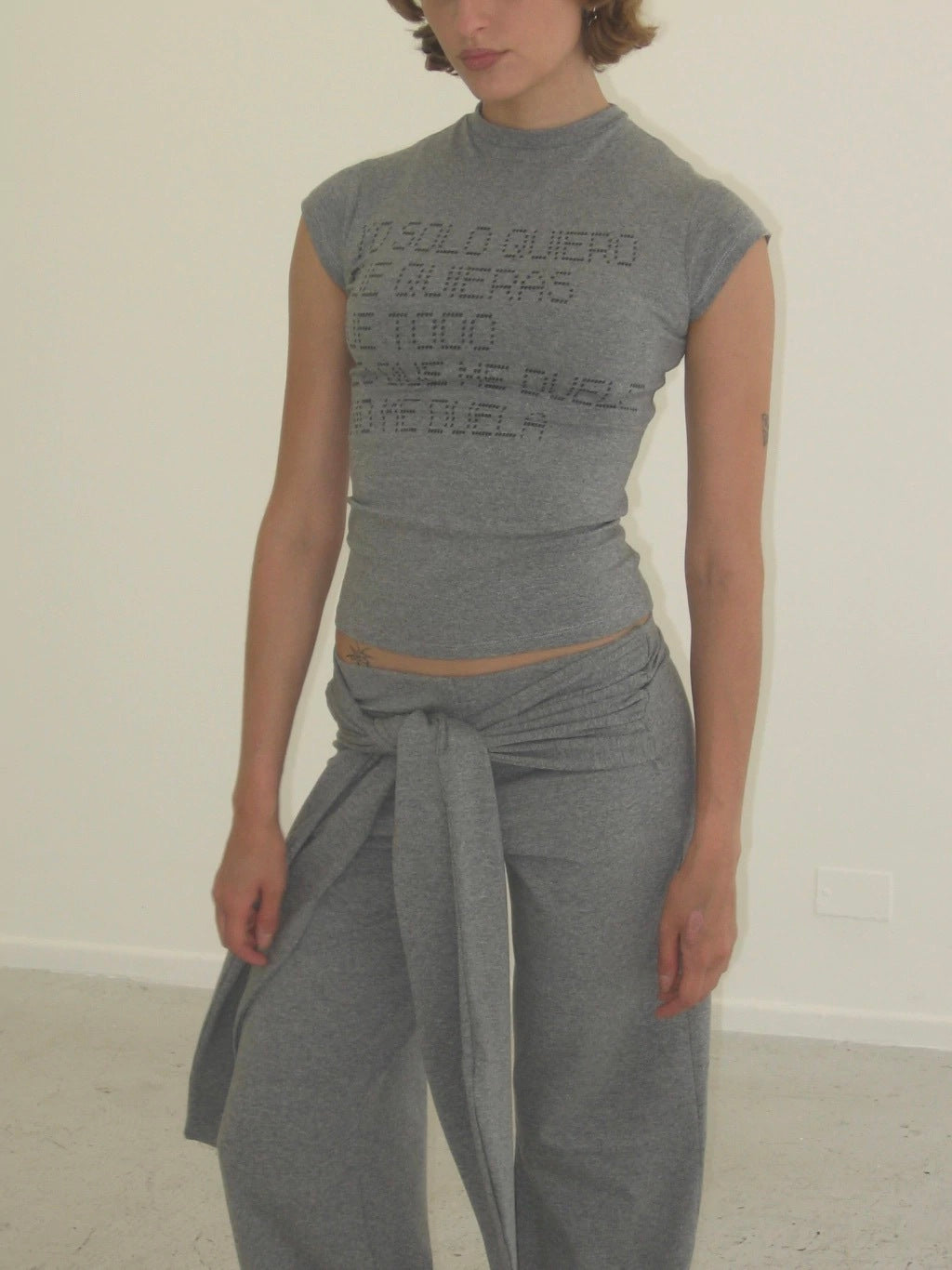 BABY TEE DOLOR - GREY