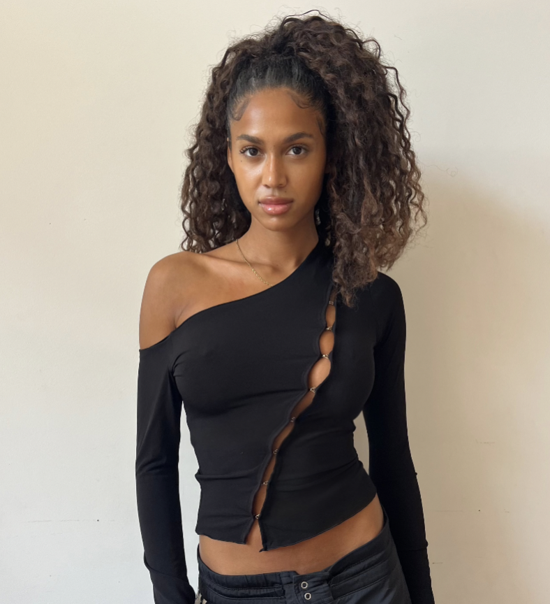 BLACK HOOK AND EYE LONG SLEEVE