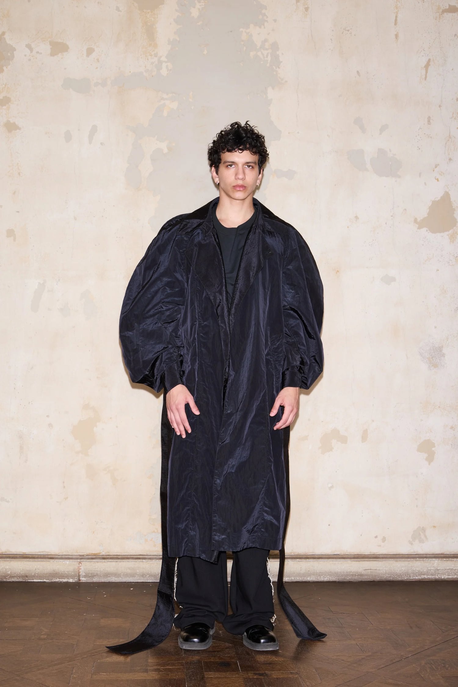 TEMPLE TRENCH BLACK