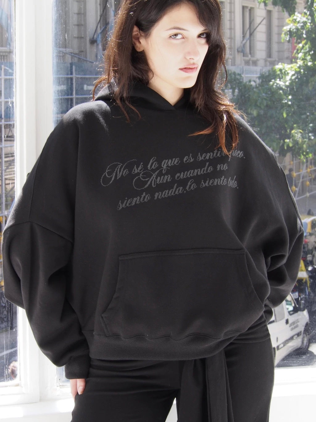 HOODIE "SENTIR POCO" OVERSIZE - BLACK