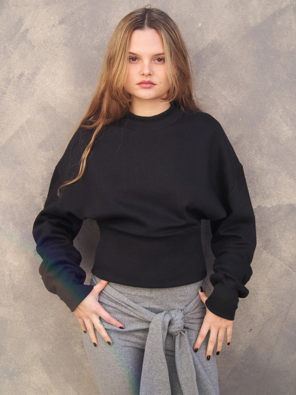 CREW FITTED SWEATSHIRT - BLACK