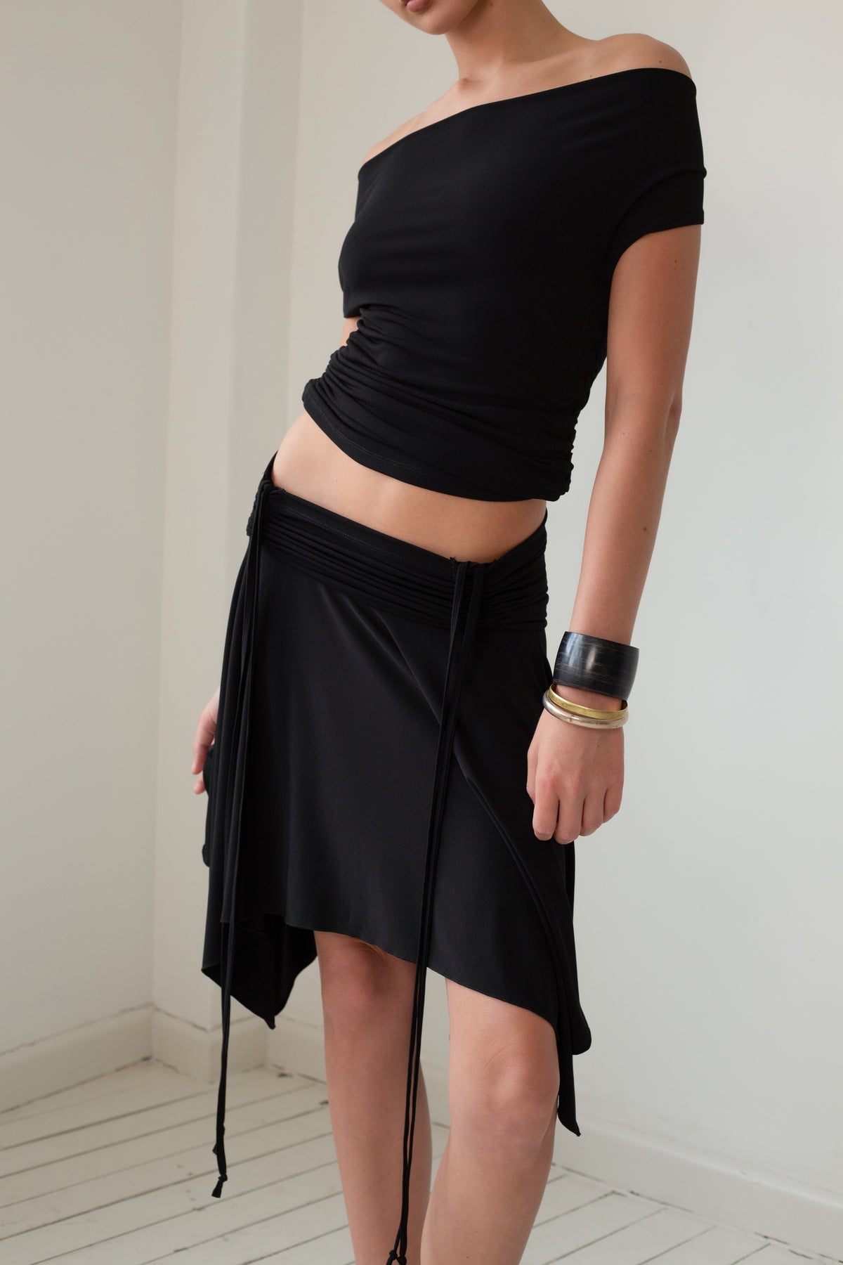 BLACK RUCHED SKIRT