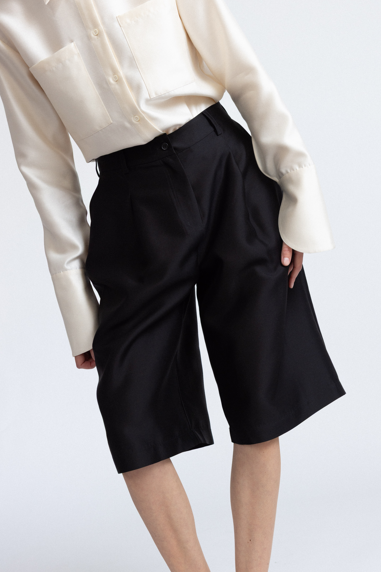 UNIFORM SHORTS IN BLACK