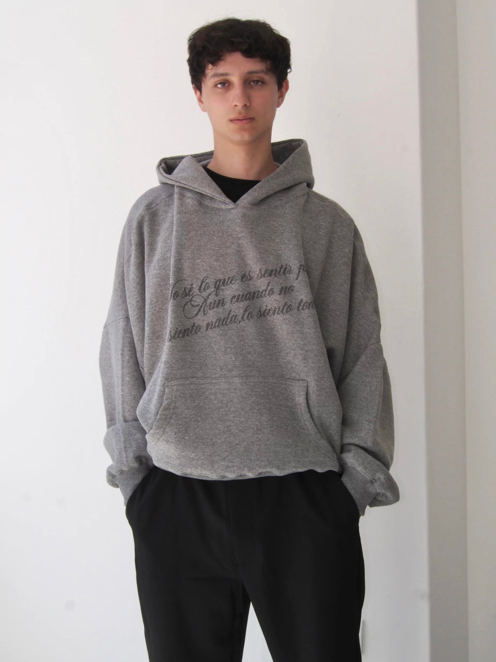 HOODIE "SENTIR POCO" OVERSIZED - GREY