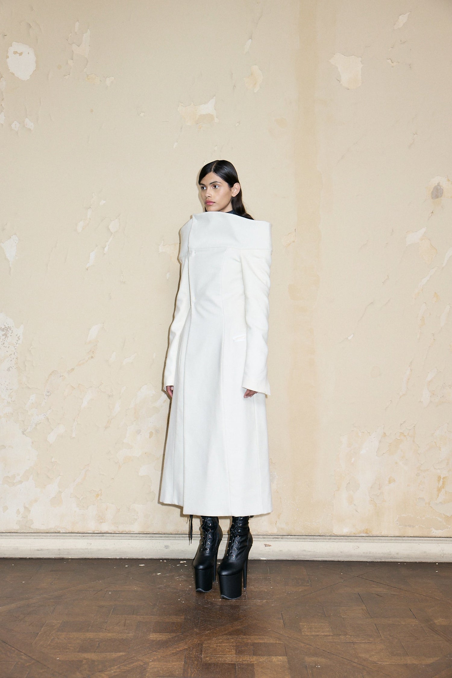 TRIUNVIRATO COAT OFF WHITE