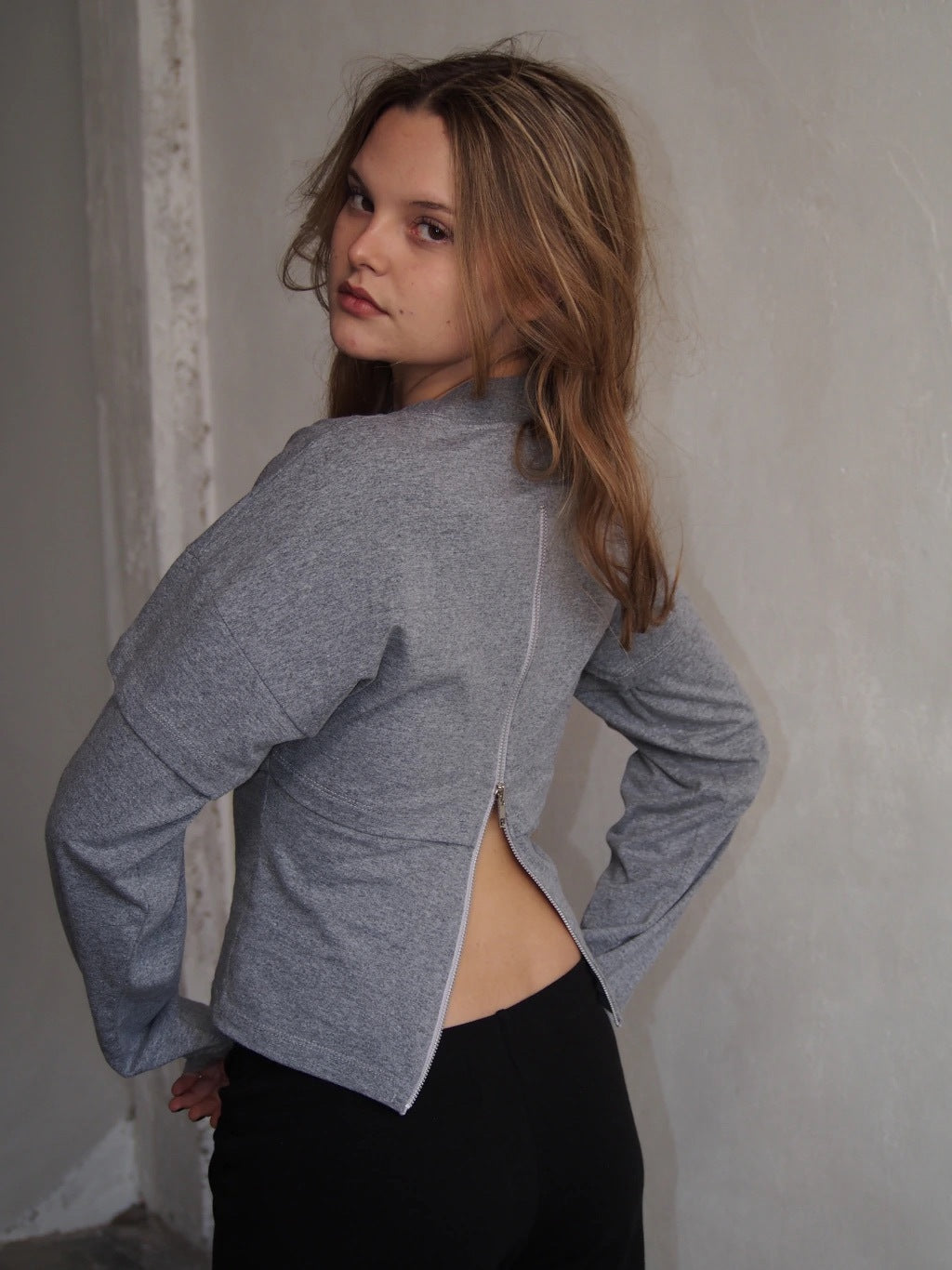 REMERA ZIP ON THE BACK - LONG SLEEVE - GREY