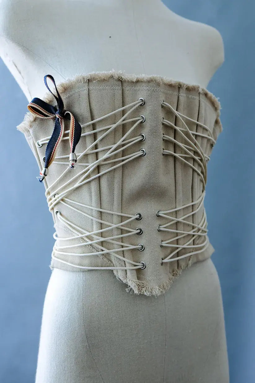 Scroll-like corset