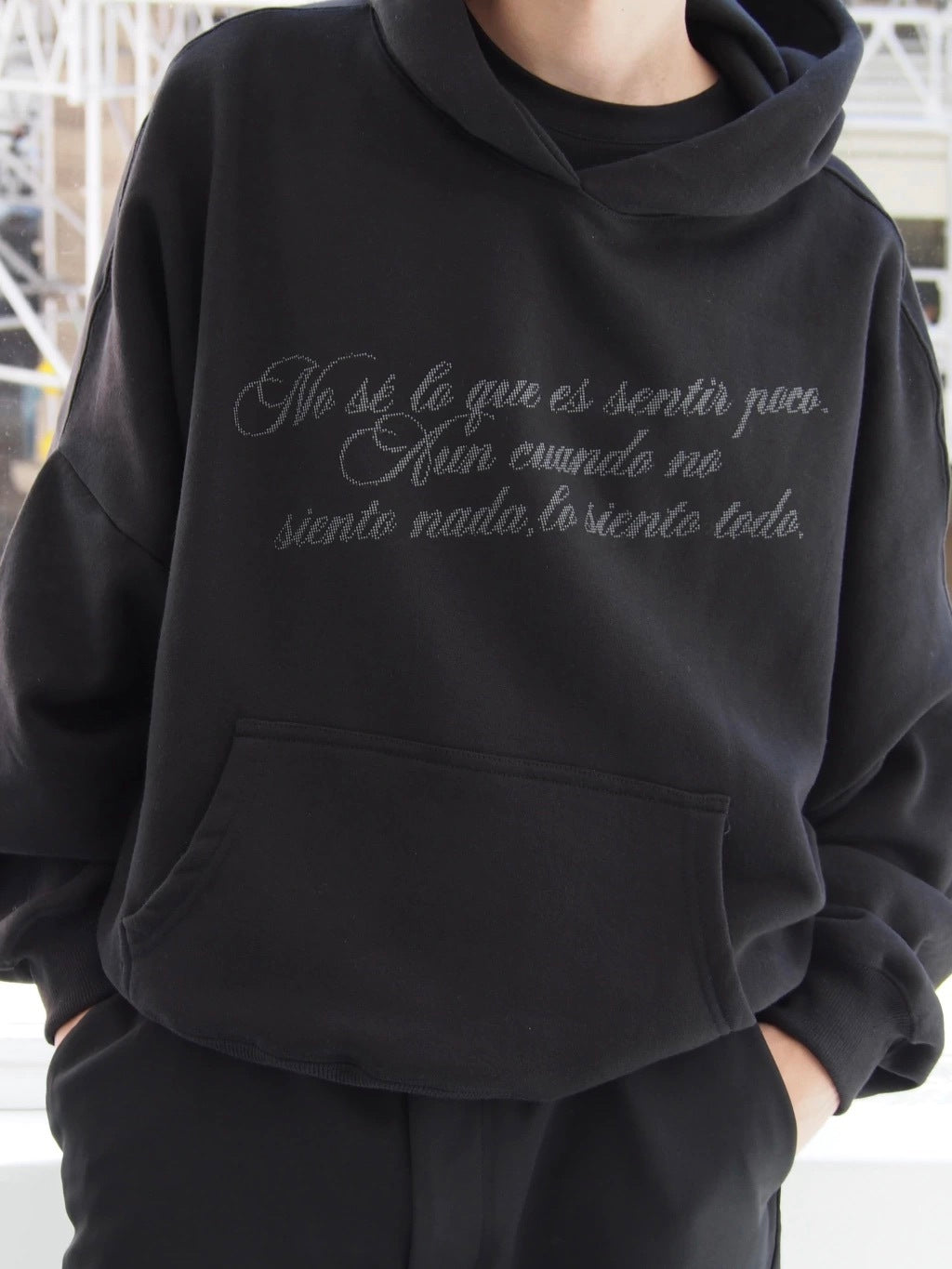 HOODIE "SENTIR POCO" OVERSIZE - BLACK