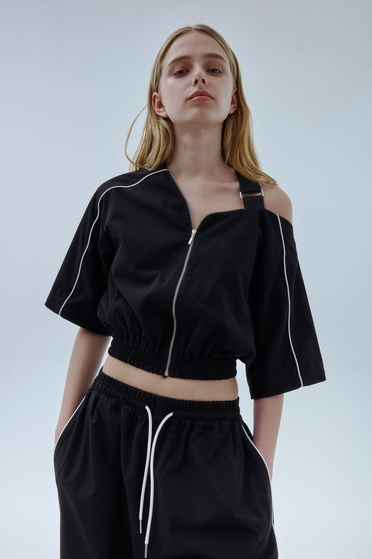 Contrast piping tops
