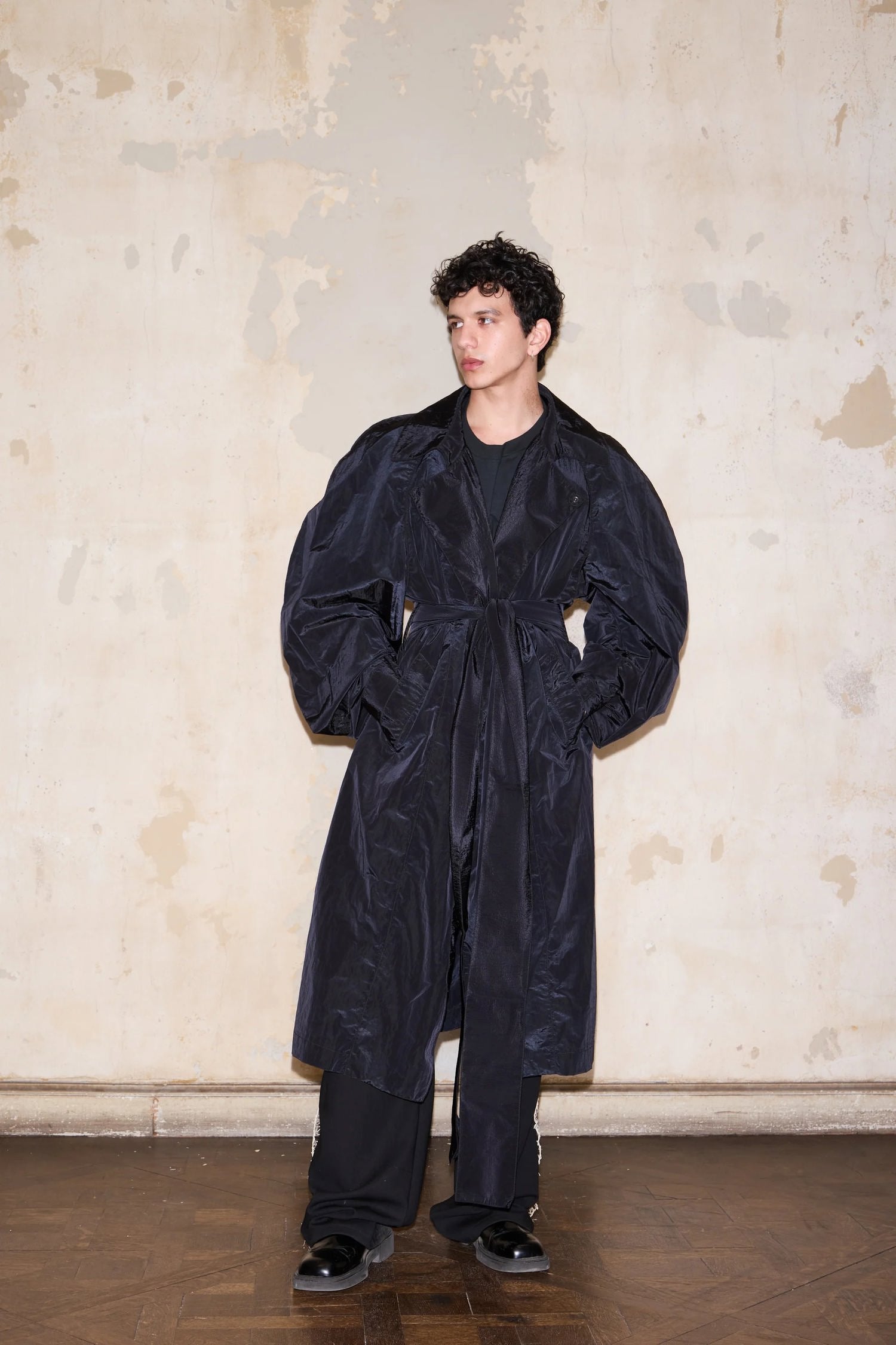 TEMPLE TRENCH BLACK