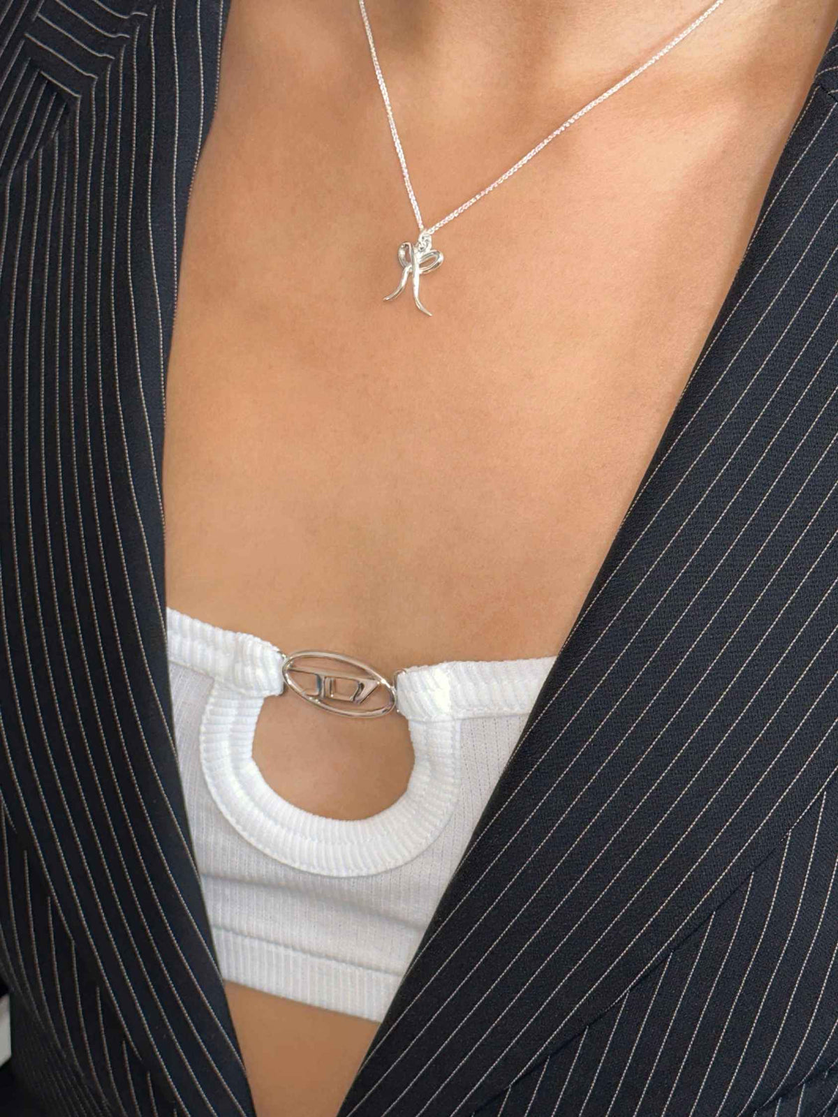 LIRA Bow Necklace